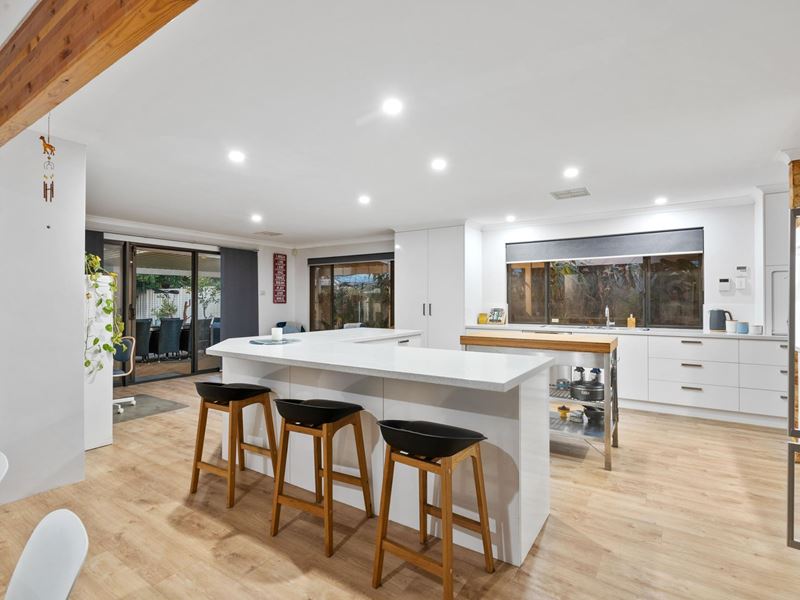 9 Larsson Walk, Clarkson