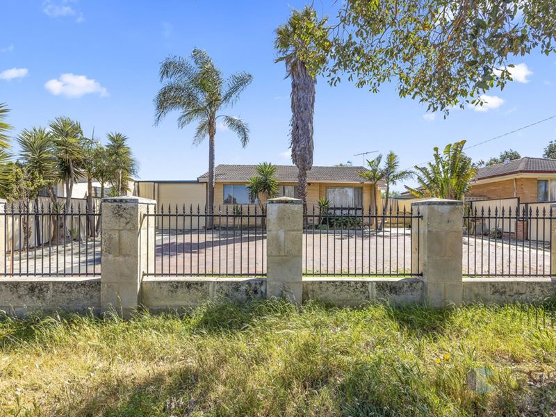 15 Amberton Avenue, Girrawheen WA 6064