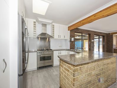 15 Amberton Avenue, Girrawheen WA 6064