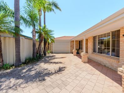 2/5 Ardmore Court, Meadow Springs WA 6210