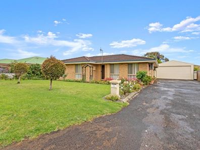 77 Le Grande Avenue, Orana WA 6330