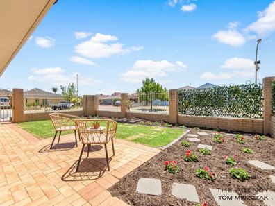 5 Forman Court, Queens Park WA 6107