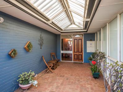 15 Bolt Crt, Lesmurdie WA 6076