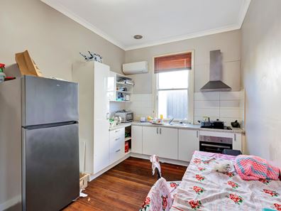 27 Fourth Road, Armadale WA 6112