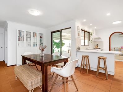 2 Milverton Avenue, Karrinyup WA 6018