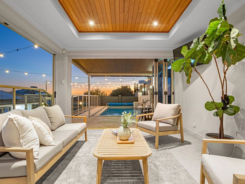 61 Castellon Crescent, Coogee WA 6166