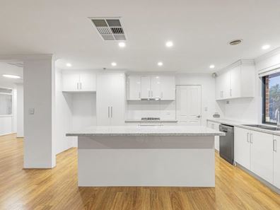 36 Strathalbyn Loop, Carramar WA 6031