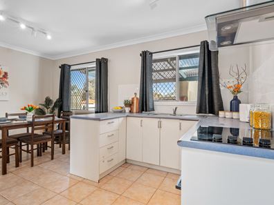 16 Eureka Street, Hannans WA 6430