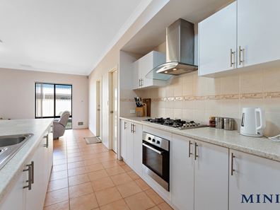 8 Gaffin Road, Byford WA 6122