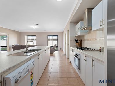 8 Gaffin Road, Byford WA 6122