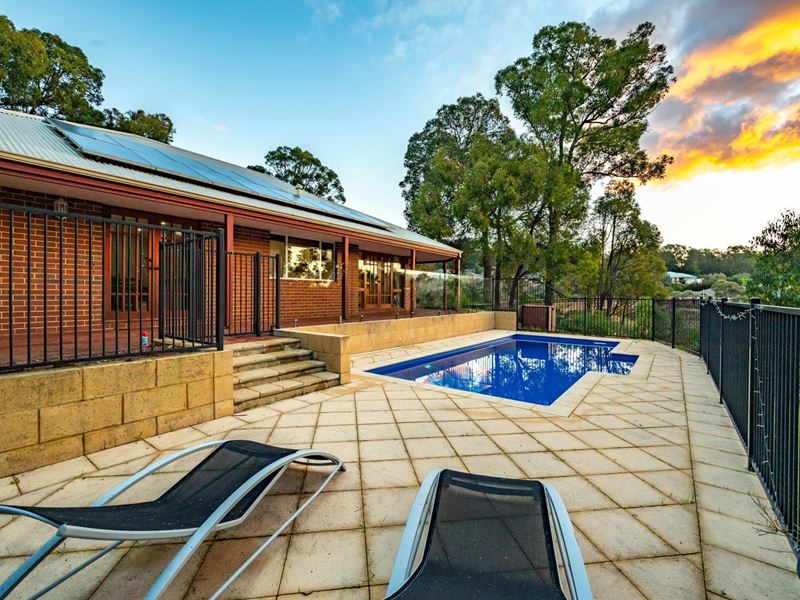 8 Henty Lookout, Roleystone