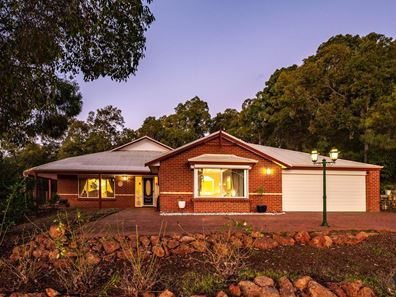 8 Henty Lookout, Roleystone WA 6111