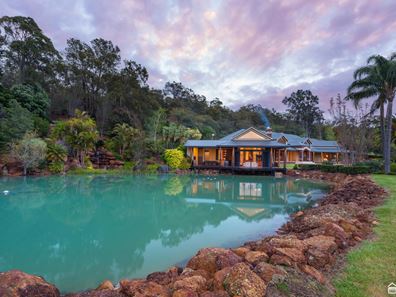 319 Carradine Road, Bedfordale WA 6112