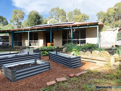 22 Struthers St, Nannup WA 6275