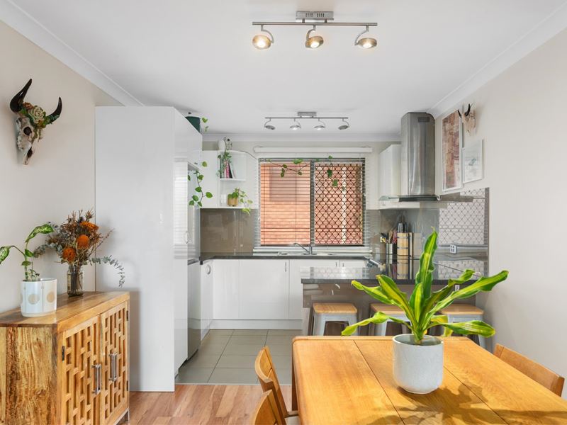 16/16 Dover Road (Under Application!), Scarborough WA 6019