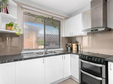 16/16 Dover Road (Under Application!), Scarborough WA 6019