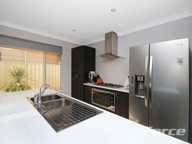 19 Fairvale Bend, Madeley WA 6065