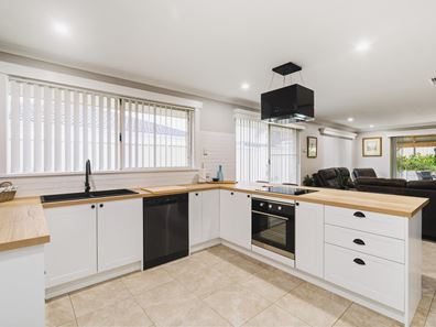 4 Gannet Court, Geographe WA 6280