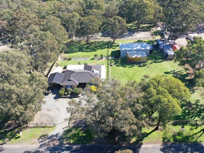 35 Allum Way, Serpentine