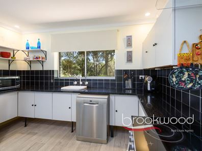 61 Hartung Street, Mundaring WA 6073