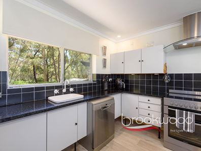 61 Hartung Street, Mundaring WA 6073
