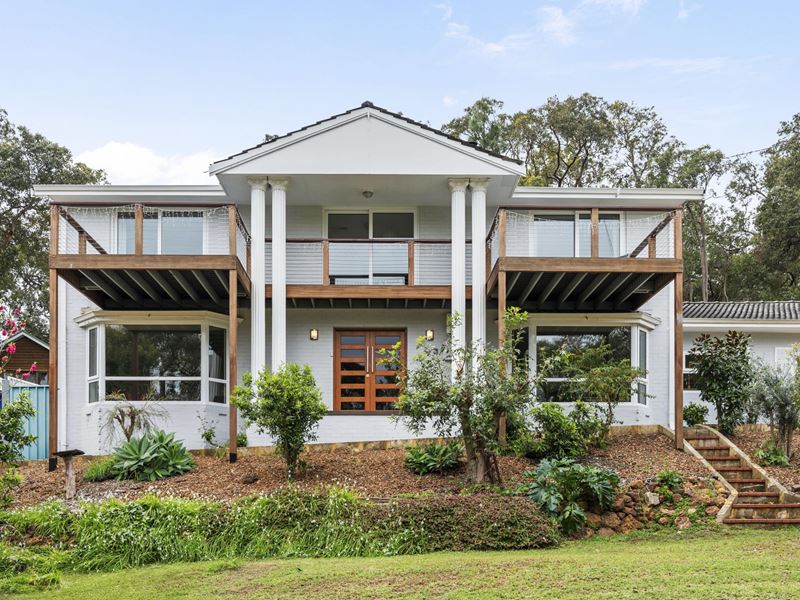 31 Marri Crescent, Lesmurdie WA 6076