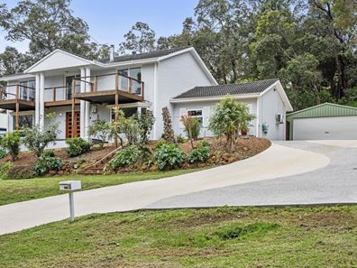31 Marri Crescent, Lesmurdie WA 6076