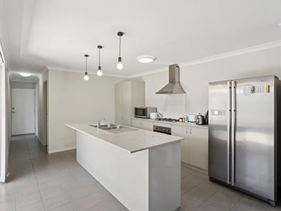 7 Cinnabar Bend, Aveley WA 6069