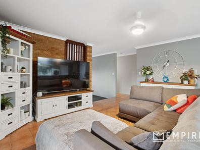 24 Asquith Street, Lake Coogee WA 6166