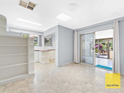 6 Charlton Place, Thornlie WA 6108