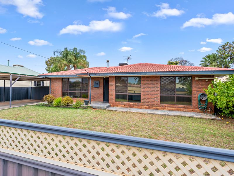 90 North Terrace, Victory Heights WA 6432