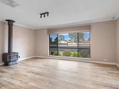 90 North Terrace, Victory Heights WA 6432