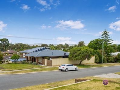 66 Sutherland Drive, Thornlie WA 6108