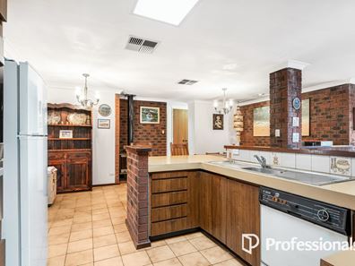 12 Tandina Way, Kingsley WA 6026