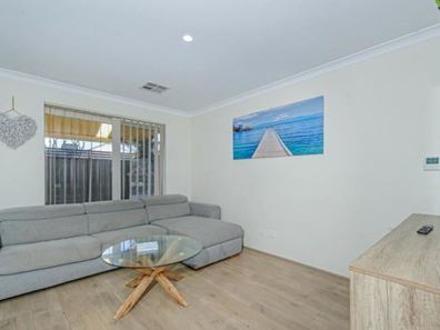12 Roundhill Road, Aveley WA 6069