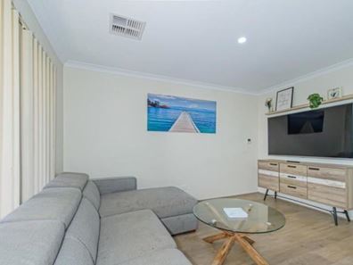 12 Roundhill Road, Aveley WA 6069