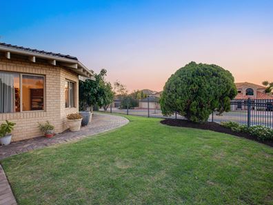 1 Truslove Way, Duncraig WA 6023