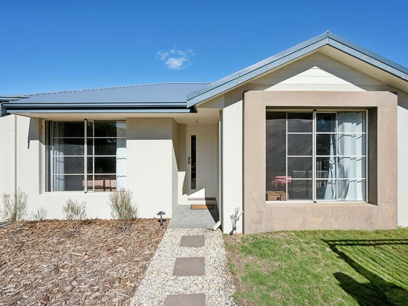 128 Lake Valley Drive, Lakelands