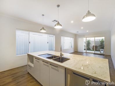30 Copenhagen Drive, Hocking WA 6065