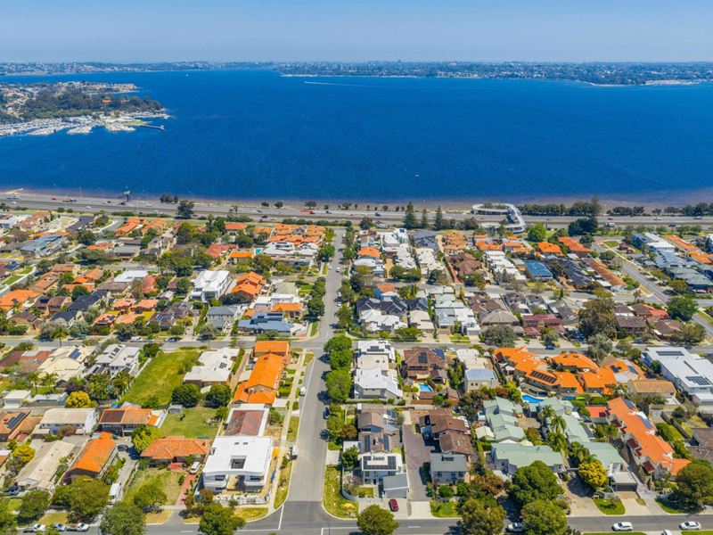 4/6 Robert Street, Como WA 6152