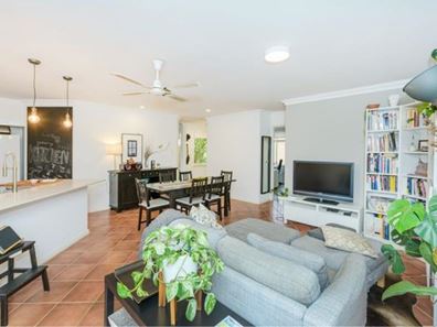 2/11 Camden Street, Dianella WA 6059