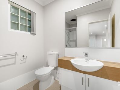9/4 Central Terrace, Beckenham WA 6107