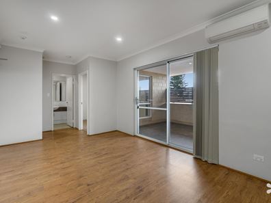 9/4 Central Terrace, Beckenham WA 6107