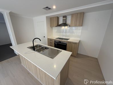 15 Pearwood Vista, Piara Waters WA 6112
