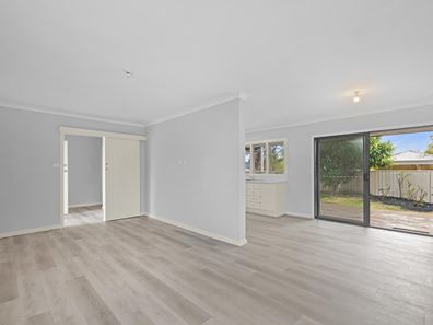 18A Katoomba Street, Orana WA 6330