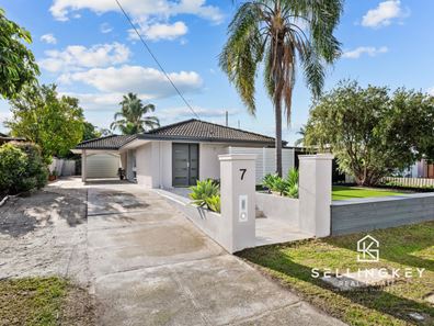 7 LUKE COURT, Thornlie WA 6108