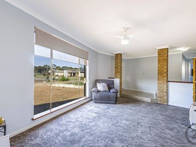 16 Hanson Way, Dudley Park WA 6210