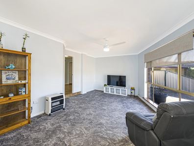 16 Hanson Way, Dudley Park WA 6210