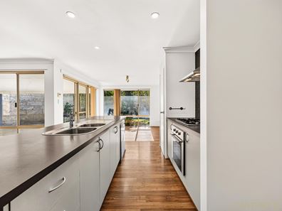 32 Ranunculus Court, Beeliar WA 6164