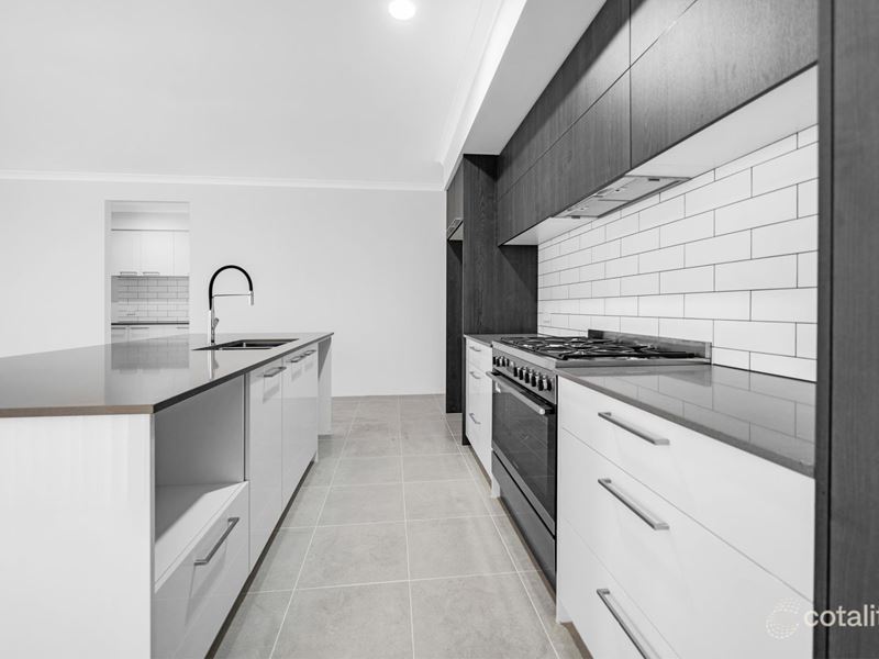 92 Serpentine Drive, South Guildford WA 6055